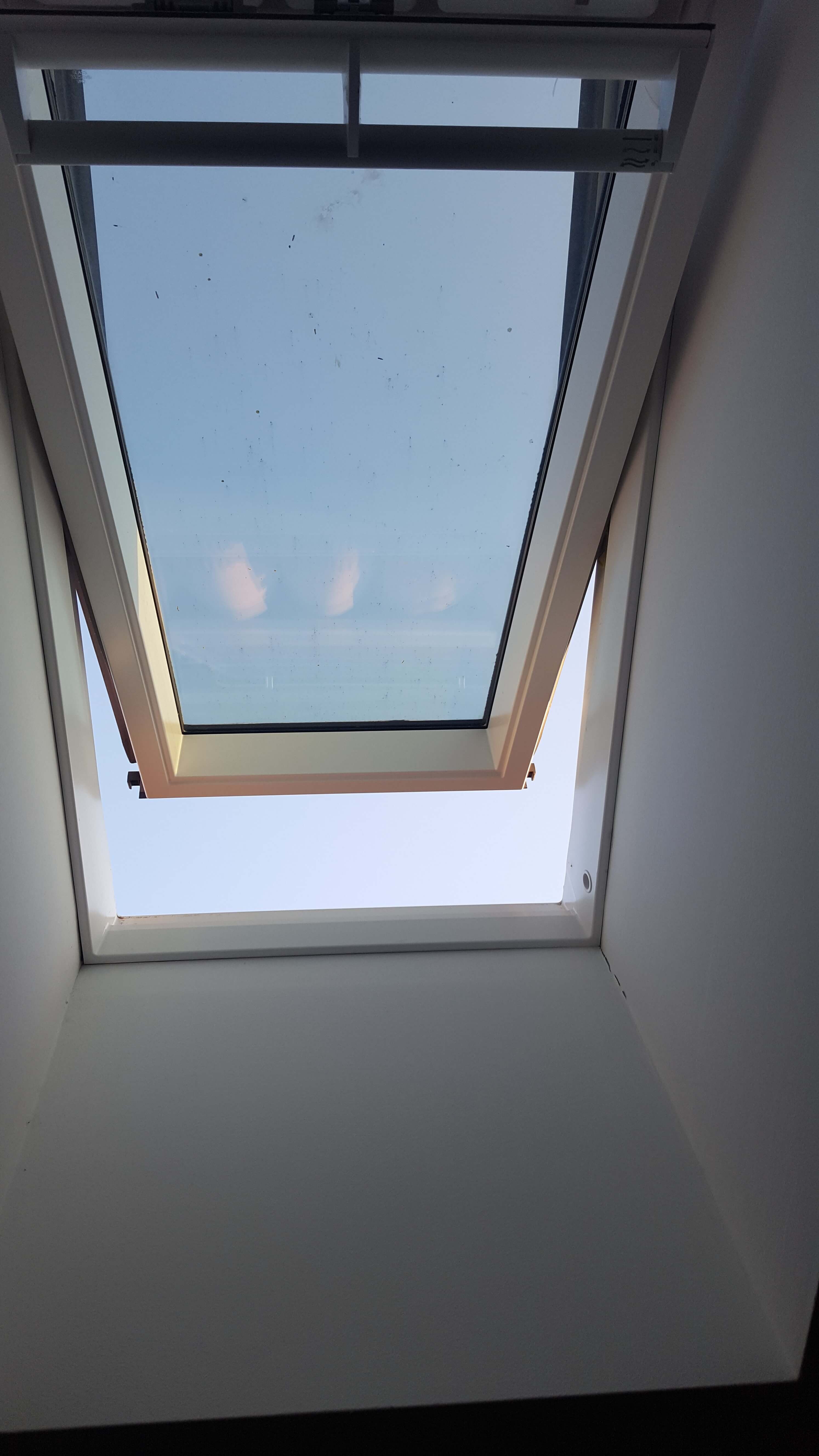 Ristrutturazione in bioedilizia - dettaglio su velux motorizzato
