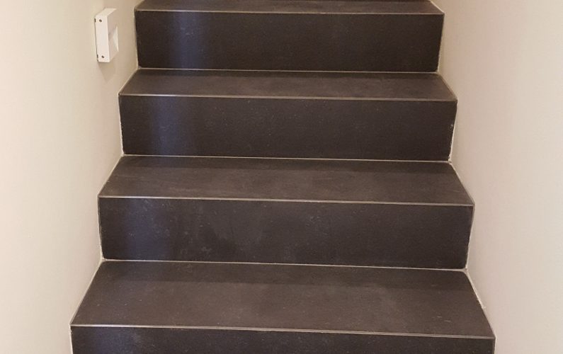 Casa in legno a Vigheffio - dettaglio su scale - foto 1