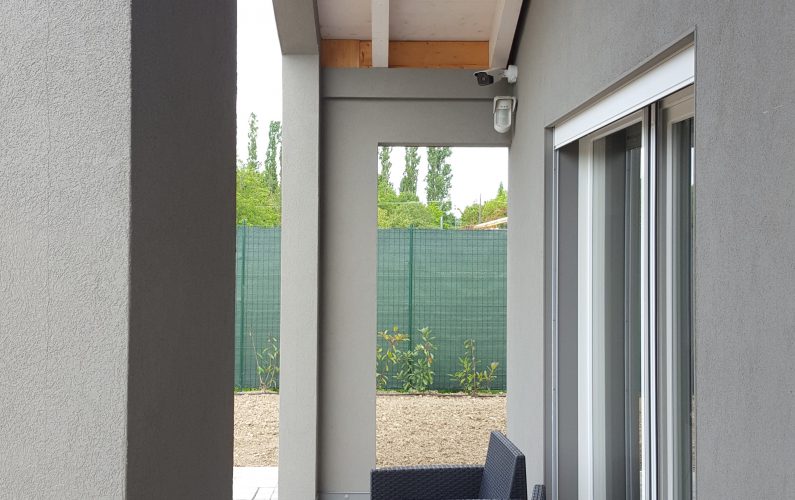 Casa in legno a Vigheffio - dettaglio su portico - foto 1